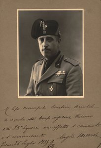 Cónsul de la Milicia en uniforme de R. Petrelli