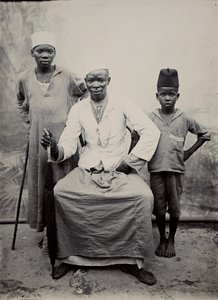 Hombre y dos niños, Tanzania de R. V. Pereira