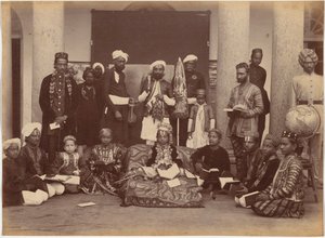 El maharajá de Rewa y sus compañeros de clase