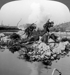 Soldados británicos en acción en el Canal Crozat, Francia, Primera Guerra Mundial de Realistic Travels Publishers