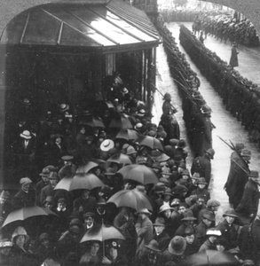Guardia de Honor en el Ayuntamiento, Sudáfrica, Primera Guerra Mundial, c. 1914-c. 1918 de Realistic Travels Publishers