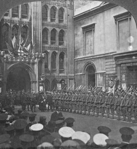 Inspección de la Guardia de Honor en el Guildhall, Londres, Primera Guerra Mundial, c1914-c1916 de Realistic Travels Publishers