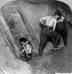 Minería en Messines Ridge, Bélgica, Primera Guerra Mundial de Realistic Travels Publishers