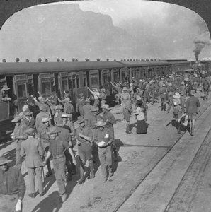 Soldados de los Rifles de Wiltshire abordando un tren, Ciudad del Cabo, Sudáfrica, Primera Guerra Mundial, c1915