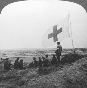 La Cruz Roja Británica en el campo, lista para su misión de misericordia, Primera Guerra Mundial, c1914-c1918 de Realistic Travels Publishers