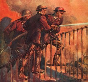 Bomberos británicos del Servicio Nacional de Bomberos en tiempos de guerra luchando contra un incendio durante el Blitz, Segunda Guerra Mundial.