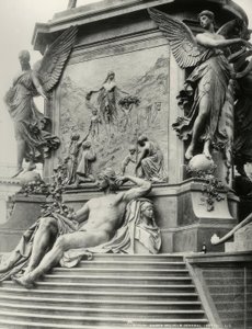 Berlín, Monumento al Kaiser Guillermo I, pedestal de Reinhold Begas