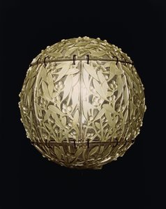 Boule de Gui, una pantalla colgante teñida de verde de Rene Jules Lalique