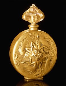 Figurillas de roseta en un frasco de perfume de Rene Jules Lalique