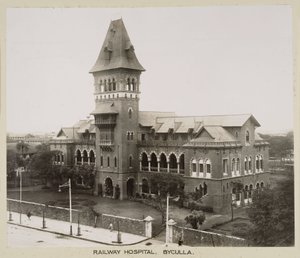 Hospitales Hospital Ferroviario de Byculla, India, c. 1930 de John Pardon