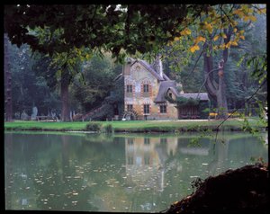 El Hameau de la Reine - La Maison de la Reine en el Hameau de la Reine Marie Antoinette, en el parque del Chateau de Versailles de Richard Mique