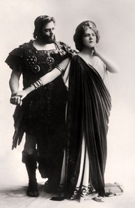 Oscar Asche y Lily Brayton en una escena de La Diosa Virgen, principios del siglo XX