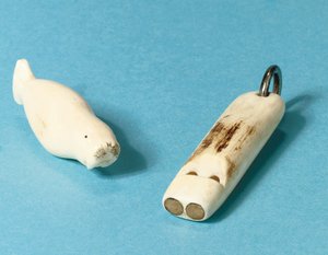 Modelo de una morsa y un silbato de Roald Engelbergt Gravning Amundsen