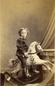 Niño sentado en un caballo de balancín, 1860s de Robert H. Preston