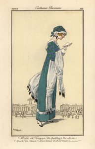 Mujer leyendo una carta con vestido y sombrero de copa de terciopelo de seda verde mar ribeteado de armiño. Chal y manguito de armiño, grabado pochoir (estarcido) coloreado a mano según una ilustración de Roger Broders del Journal des Dames et des Modes de de Roger Broders