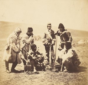 Capitán Pechell y hombres del 77º Regimiento - Vestimenta de invierno. de Roger Fenton