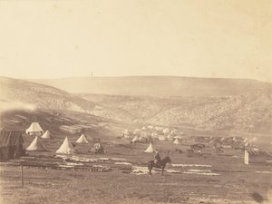 Campamento de caballería, Balaklava, mirando hacia la meseta de Sebastopol. de Roger Fenton