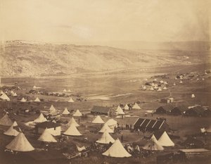 Campamento de Caballería, mirando hacia Kadikoi. de Roger Fenton