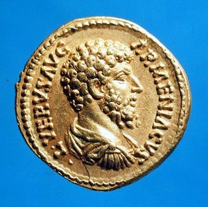 Aureus (anverso) con el busto de Lucius Verus (AD 161-AD 169) vestido y cuirassado. Inscripción: L VERVS AVG ARMENIACVS de Roman