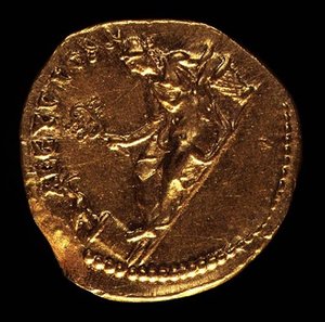 Aureus (reverso) acuñado por Adriano (AD 117-AD 138) que representa a AEGYPTOS (Egipto) reclinada a la izquierda. Inscripción: AEGYPTOS de Roman
