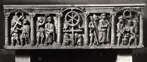 Sarcófago cristiano decorado con escenas de la Pasión de Cristo, incluyendo el arresto y Cristo ante Poncio Pilato, de las Catacumbas de San Domitila de Roman