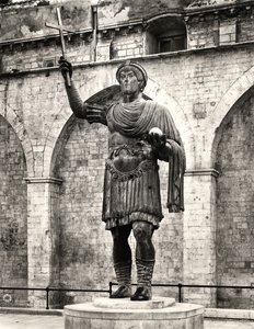 Estatua colosal posiblemente del emperador Valentiniano I (321-375) llamada 