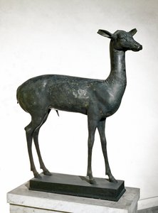 Ciervo (escultura de bronce) de Roman