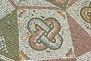 Detalle de un Nudo Gordiano de Roman
