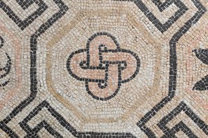 Motivo geométrico de la domus de Via san Rocchino, siglo II d.C. (mosaico) de Roman