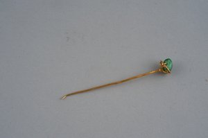 Horquilla (oro y esmeralda) de Roman