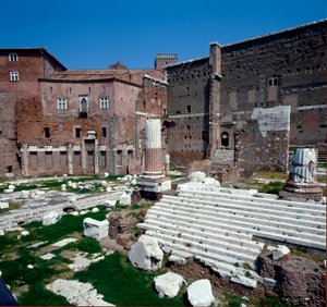 Foro Imperial (foro de Augusto): vista del templo de Marte Vengador. 2 a.C. Roma