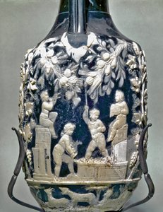 Pequeña ánfora llamada vaso azul mostrando a Eros cosechando uvas de Roman