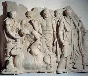 Relieve de mármol del Foro de Trajano: escena de arúspice consultando las entrañas de un toro con sacerdote y lictores de Roman