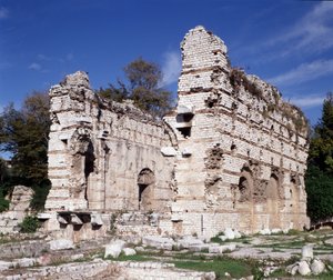 Alpes Marítimos: Restos de baños romanos del siglo III en las arenas de Niza Cimiez. de Roman