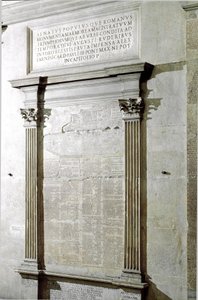 Placa de los Fasti Triunfales y Consulares. Período del Emperador Augusto. 27 a.C.-14 d.C. Roma, Musei Capitolini - Placa de inscripción de los Fasti Consulares y Triunfales Período del Emperador Romano Augusto (27 a.C.-14 d.C). Musei Capitolini, Roma, Ita