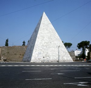 Pirámide de Cestio, Roma de Roman