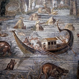 Barco fluvial del siglo I a.C. (detalle) del mosaico de Palestrina. El timón está en la popa y es doble. Este mosaico proviene del Templo de la Fortuna y se conserva en el Palacio Barberini