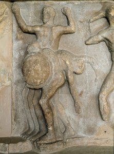 Arte romano: Hércules y el gigante de tres cabezas Gerión (un episodio de los doce trabajos de Hércules) Fragmento de friso del teatro de Delfos. Siglo I d.C. Delfos, museo arqueológico de Roman