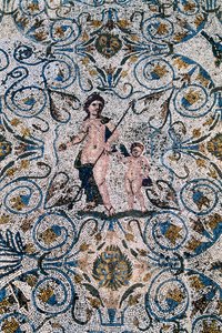 Arte romano: Mosaico del siglo IV d.C. de la villa romana del anfiteatro. Mérida, Museo Nacional de Arte Romano, España de Roman