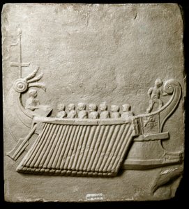 Arte romano: trirreme romana - Fragmento de friso de mármol de Pozzuoli