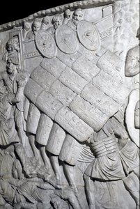 Arte romano: asalto de los romanos durante la primera guerra. Molde de 1862 reproduciendo los bajorrelieves de la columna de Trajano en Roma construida durante el reinado del emperador Trajano (53-117) de Roman