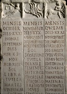 Arte romano: calendario del Campo de Marte indicando los meses (octubre, noviembre, diciembre), los días con las constelaciones y signos del zodiaco (Libra, Escorpio, Sagitario) y el trabajo agrícola correspondiente de Roman