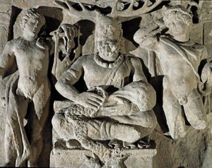 Arte romano: el dios galo de origen celta Cernunnos (o Kernunnos) representado entre Apolo y Mercurio. De Reims. Siglo I d.C. Roma, Museo della Civilta Romana de Roman