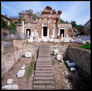Arte romano: vista del capitolio (capitolium), 73 d.C., Brescia Italia de Roman