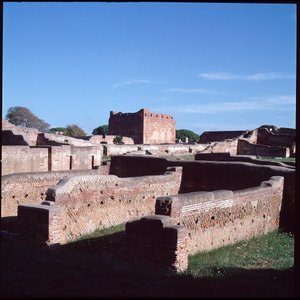 Arte romano: vista de las ruinas del sitio arqueológico de Ostia de Roman