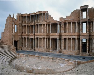 Escenario del teatro romano, siglos II-III de Roman