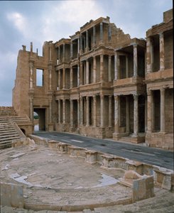 Escenario del teatro romano, siglos II-III de Roman