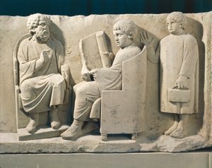 Monumento funerario de piedra con relieve que representa la escuela de Neumagen con maestro y alumnos, alrededor de 180 de Roman