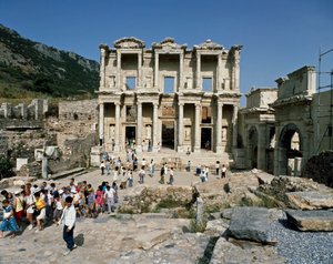 Vista de la biblioteca de Celso, construida en 117 (detalle) de Roman