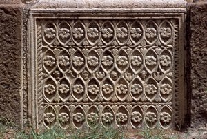 Fragmento arquitectónico con decoración tallada, período alto imperial (27 a.C.-395 d.C.) de Roman Imperial Period